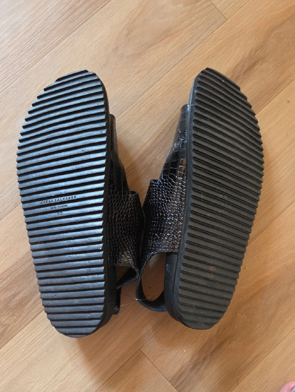 FREDA SALVADOR PIPER SANDALS SZ 10